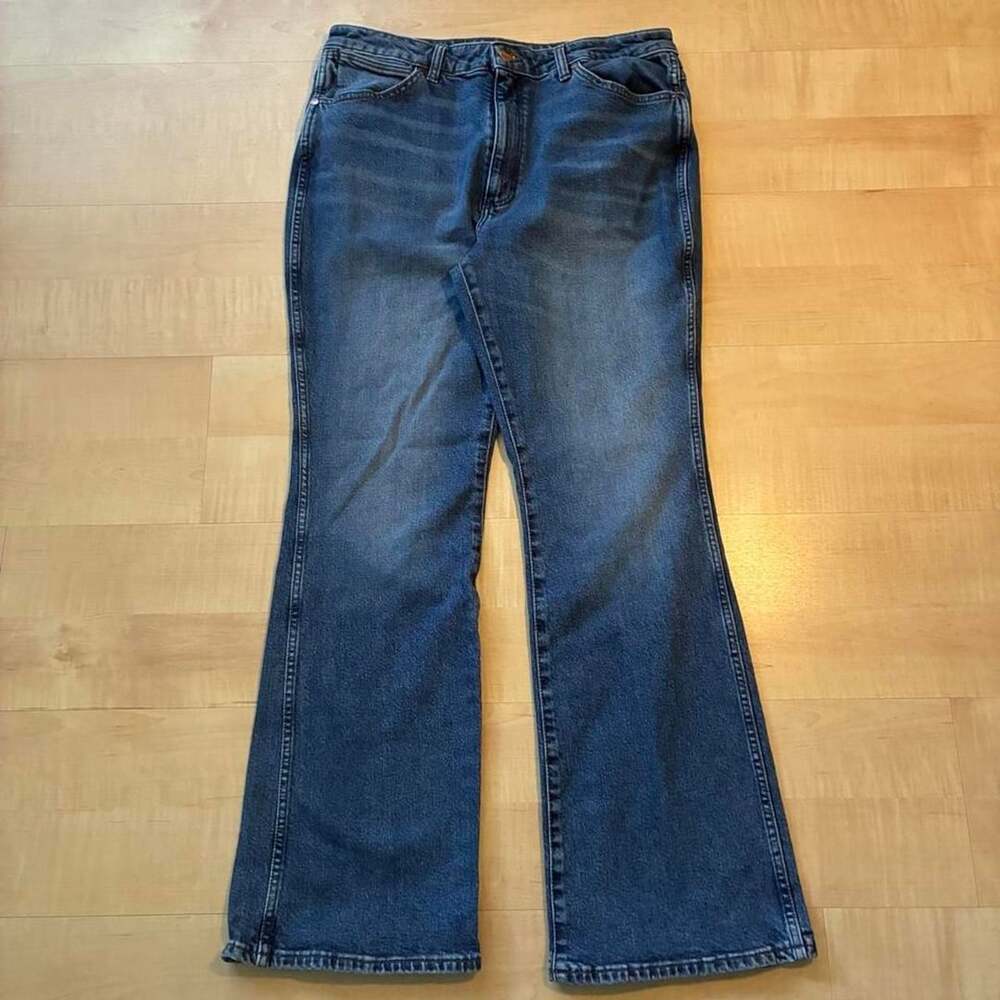 Wrangler Vintage Y2K High Rise Flare Leg Medium Wash Jeans